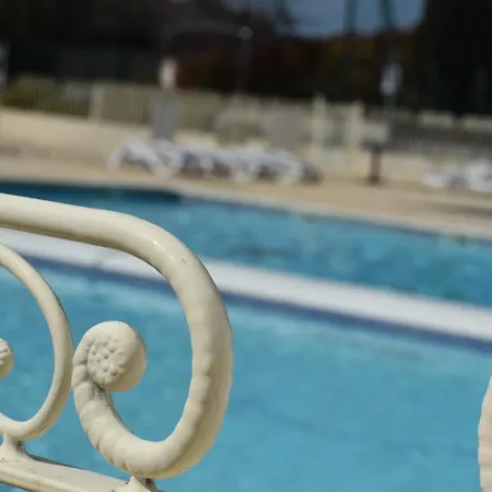 Look Industriel Pour 4 Personnes Avec Piscine A La * La Londe-les-Maures