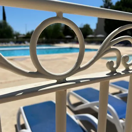 Look Industriel Pour 4 Personnes Avec Piscine A La *